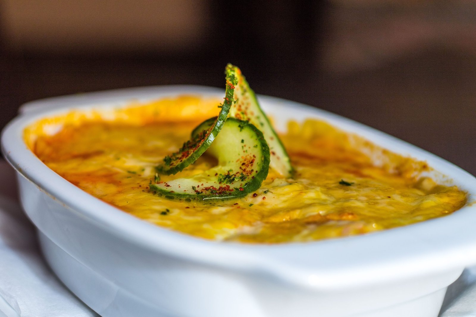 CREMIGER NUDELAUFLAUF MIT TOMATEN UND MOZZARELLA